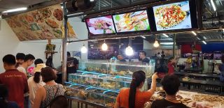 business lunch restaurants in phuket Tumz Seafood Restaurant